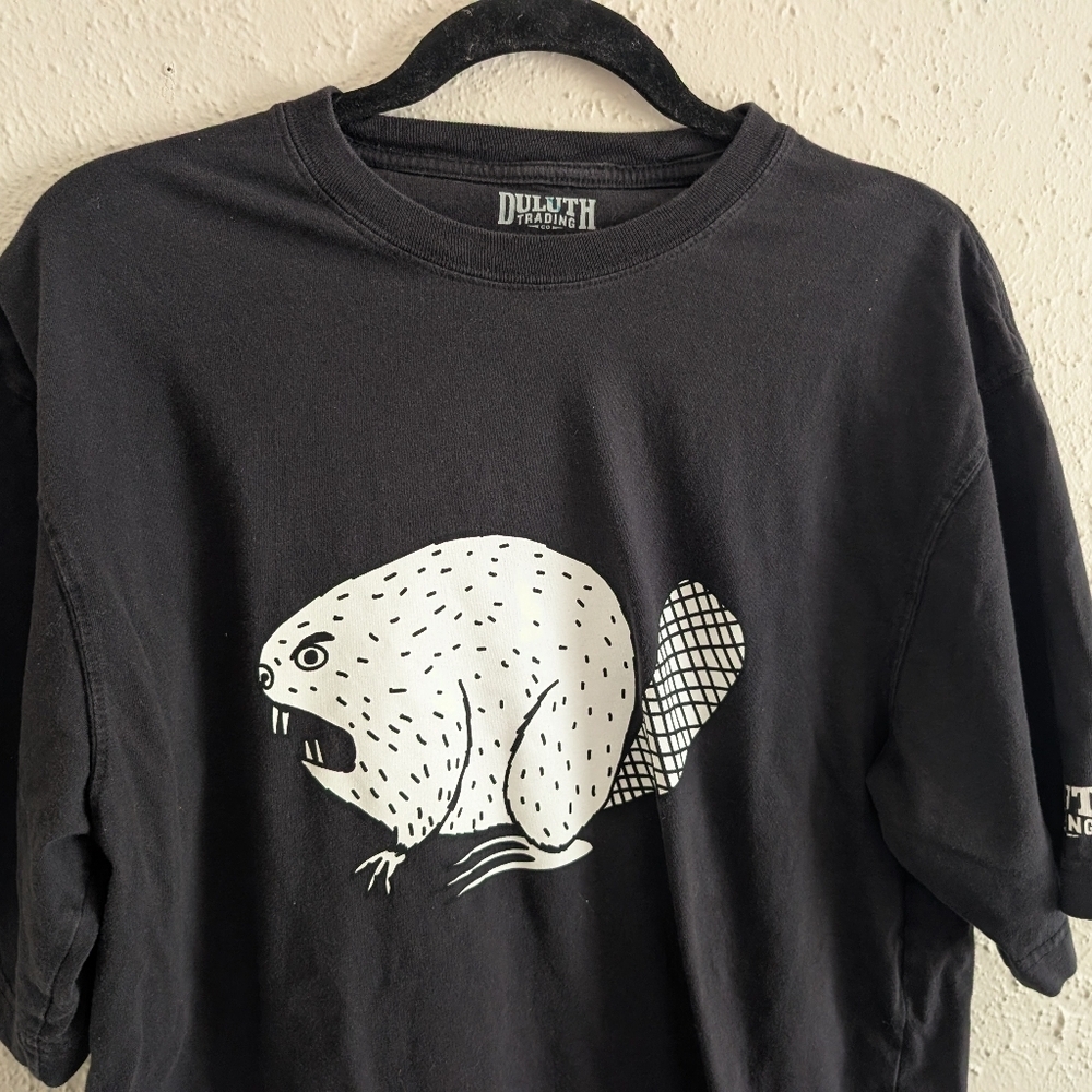 Duluth Trading Co Black Short-Sleeve T-Shirt with White Beaver Graphic - Picture 4 of 6